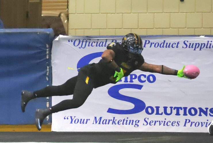 Miners Drop Close One To Columbus Lions, 32-31